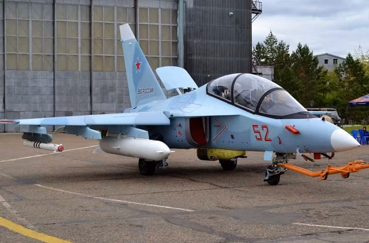 Máy bay huấn luyện chiến đấu Yak-130 với màu sơn ngụy trang chính thức sắp được bàn giao cho Không quân Nga.