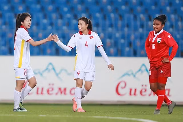 Hoa khoi san co Hoang Thi Loan len huong nhan sac don tim fan