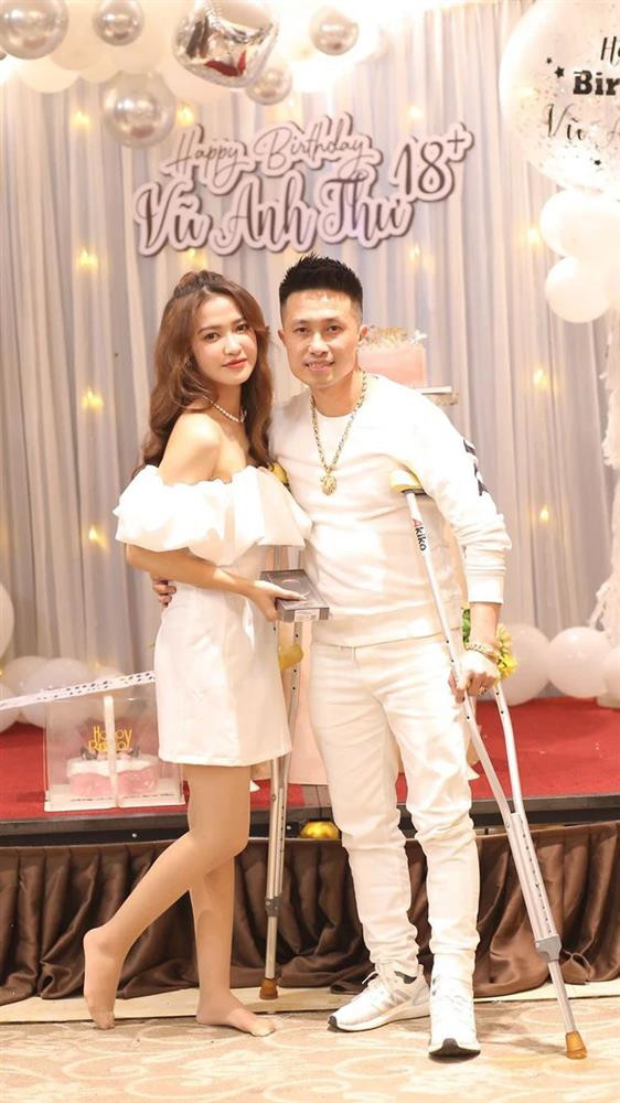 Gai xinh Yen Bai khoe bo me sieu tre, ra duong toan bi nham anh em-Hinh-3