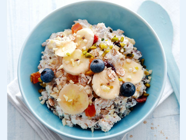 Ngũ cốc giàu chất xơ:Hãy kết thúc một ngày bằng một bát ngũ cốc giàu chất xơ. Lượng carbs và chất xơ có trong ngũ cốc giúp bạn no lâu và đốt cháy mỡ thừa.