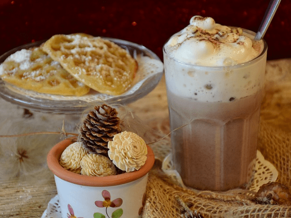 Sữa sô-cô-la: Đây là một thức uống giảm cân hoàn hảo vì canxi có trong sữa giúp đánh bay mỡ bụng. Vitamin D có trong sữa còn giúp bạn hấp thụ canxi tốt hơn.