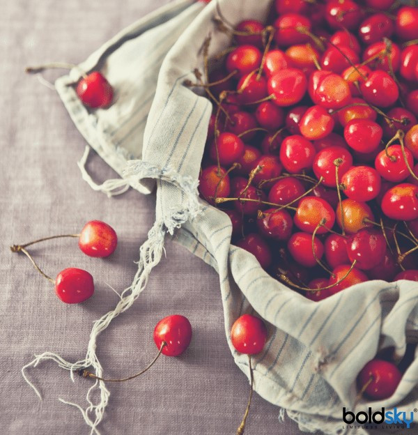 Cherry:Cherry không chỉ giúp bạn thỏa mãn cơn thèm ngọt sau bữa tối mà còn giúp bạn ngủ ngon hơn. Cherry còn chứa các chất chống oxy hóa giúp kháng viêm và ngăn đầy bụng.