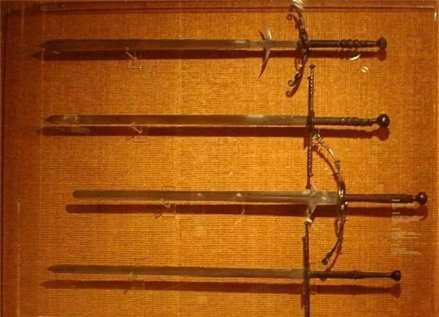 5 loại vũ khí có hình dạng kỳ dị nhất trong lịch sử loài người - Hình 4 5 loai vu khi co hinh dang ky di nhat trong lich su loai nguoi-Hinh-4