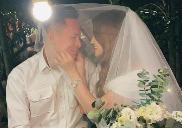 Cau thu Huy Toan dang anh cuoi tai Da Lat, con nhan them 