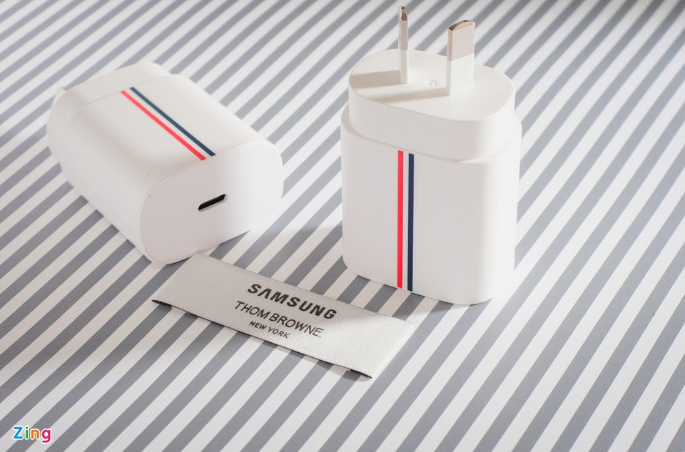 br/> Trong tầm giá, Galaxy Z Fold3 bản tiêu chuẩn sẽ đối đầu với iPhone 12 Pro Max phiên bản 512 GB và OPPO Find X3 Pro. Trong khi đó, đối thủ lớn nhất của Galaxy Watch4 và Watch4 Classic là bộ đôi Apple Watch SE và Apple Watch Series 6.