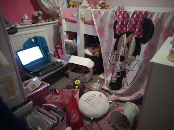 Cô bé 8 tuổi vô địch cuộc thi Phòng ngủ bừa bãi nhất Co be 8 tuoi vo dich cuoc thi Phong ngu bua bai nhat