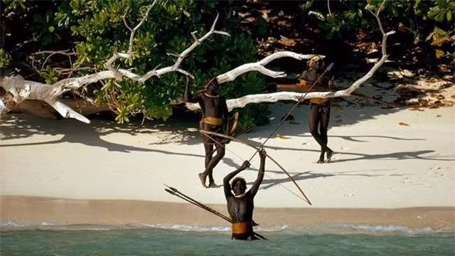 "Lạnh sống lưng" với 6 hòn đảo đáng sợ nhất thế giới ảnh 15