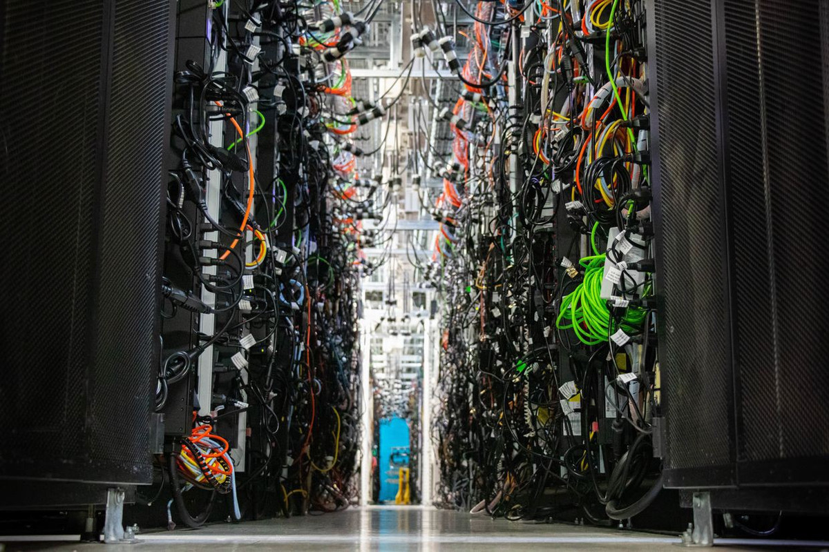 Ben trong nha kho bi mat cua Intel tai Costa Rica