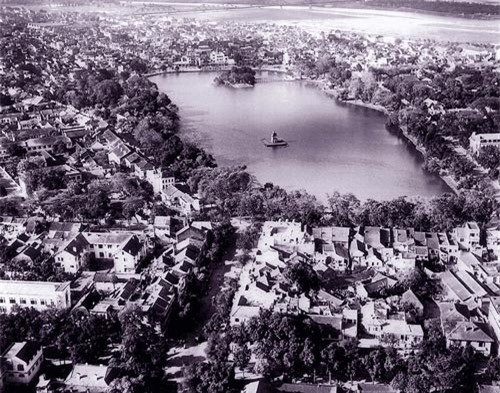 ##sc### Hồ Hoàn Kiếm nhìn từ trên cao. 