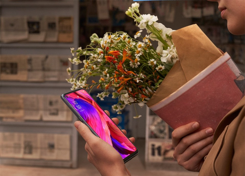 Oppo A74 5G chính hãng được lên kệ tại Việt Nam vào đầu tháng 5, giá 8 triệu đồng. Đây là mẫu smartphone 5G giá rẻ nhất của Oppo. Máy có màn hình 6,5 inch, Full HD+, tần số quét 90 Hz. Cấu hình của sản phẩm gồm chip Snapdragon 480, RAM 6 GB và bộ nhớ trong 128 GB. Ảnh: Oppo.