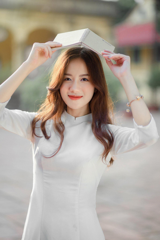 Nhan sắc chuẩn nàng thơ của nữ hoa khôi Hà Nội khiến CĐM say đắm Nhan sac chuan nang tho cua nu hoa khoi Ha Noi khien CDM say dam