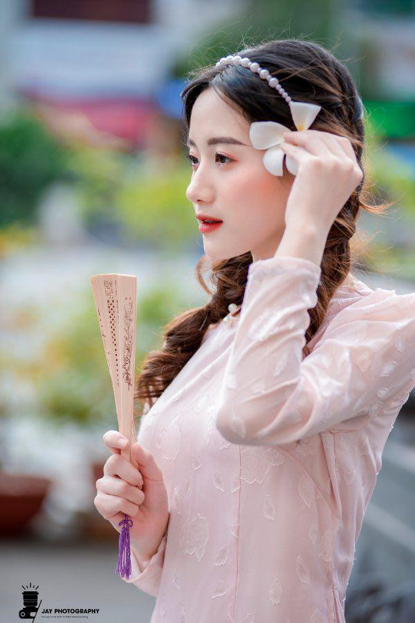 Nhan sac chuan nang tho cua nu hoa khoi Ha Noi khien CDM say dam-Hinh-4