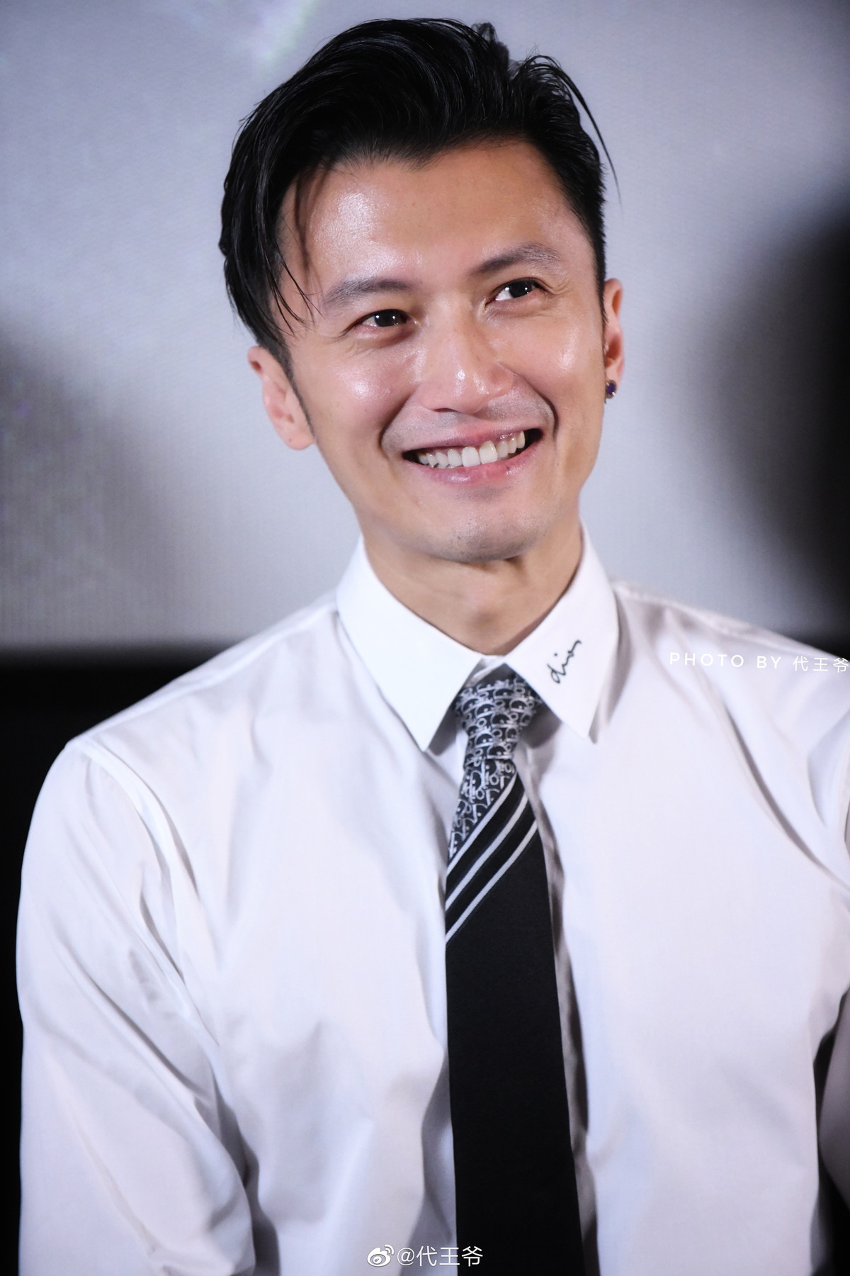 Cuoc doi noi loan cua Ta Dinh Phong-Hinh-7