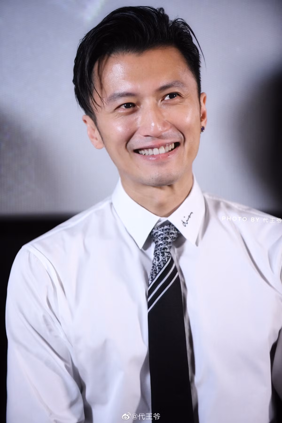 Cuoc doi noi loan cua Ta Dinh Phong-Hinh-7