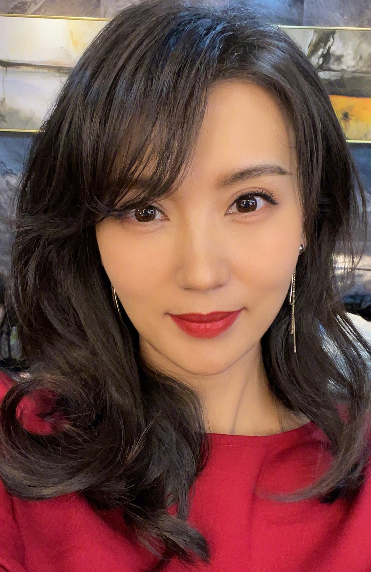  Trần Hảo trong Tam quốc diễn nghĩa 2010: Trần Hảo nổi tiếng từ năm 1999 nhưng đến vai diễn A Tử trong Thiên long bát bộ 2003, tên tuổi của cô mới vang danh khắp Trung Quốc. Cô được mệnh danh là "mỹ nhân vạn người mê". Tuy nhiên, Trần Hảo sớm từ bỏ sự nghiệp từ năm 2011 để kết hôn cùng với tổng giám đốc một tập đoàn lớn. Năm 2012, cô sinh con gái đầu lòng, năm 2013, cô sinh con gái thứ hai. Sau đó, Trần Hảo hoàn toàn rút lui khỏi giới giải trí và học lên thạc sĩ.