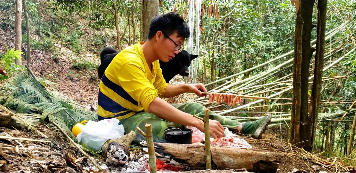 Chang trai bo pho len rung trai nghiem-Hinh-3