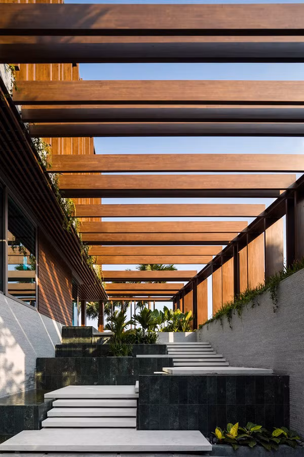 Biet thu hien dai du thua khong gian xanh o 