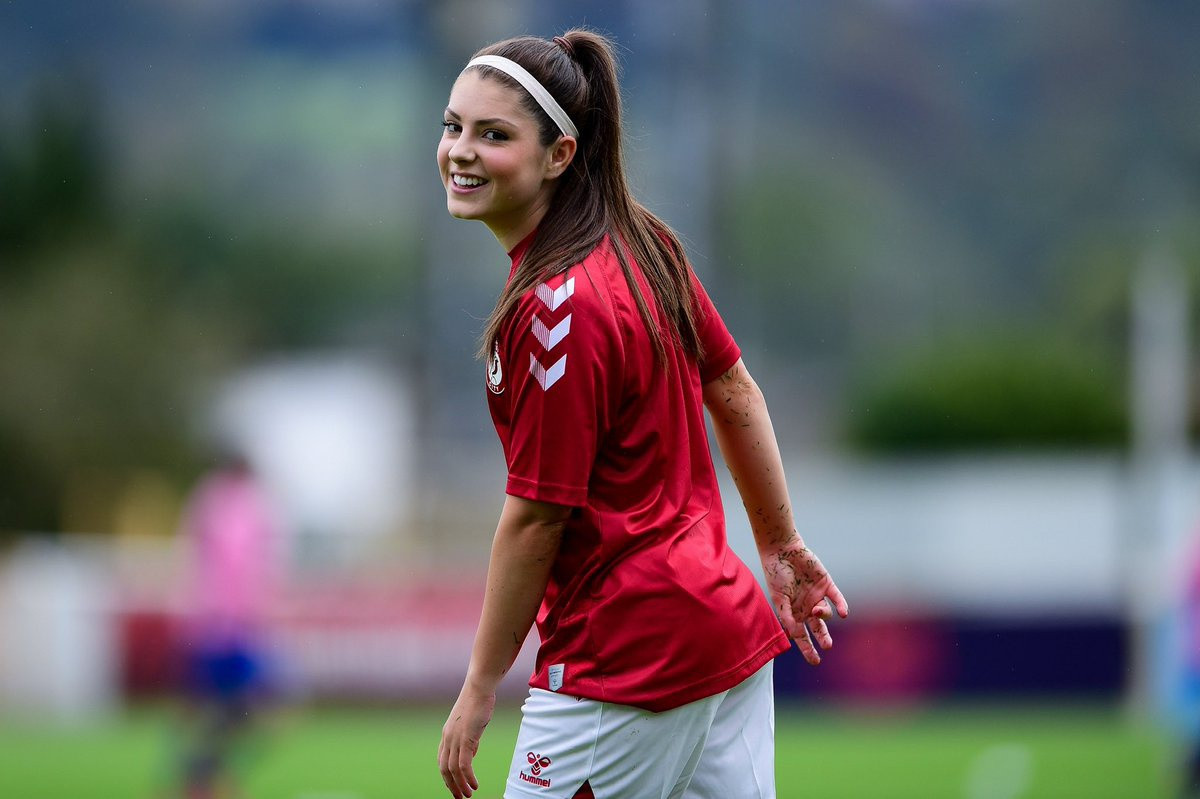 Humphrey phát triển vượt bậc ở Học viện Tài năng trẻ Arsenal. Cô cùng đội nữ trẻ Arsenal hai lần giành cúp FA Youth, vô địch giải U17 và giải FA Development trước khi ra mắt đội một vào năm 2015.