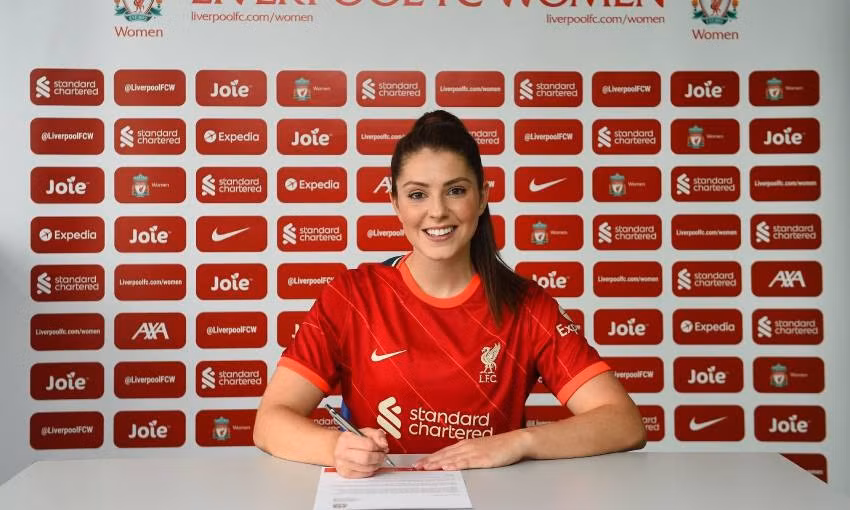 Sở trường là tiền vệ, Humphrey có 76 lần ra sân cho Bristol City trong 4 mùa giải ở Super League, giải VĐQG hàng đầu nước Anh dành cho nữ. Cô từng là thành viên tuyển U23 Anh.