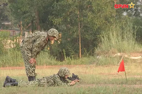 Mui truong Long dich than vao bep nau an cho Hau Hoang-Hinh-5