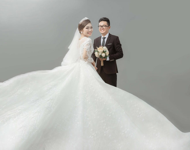 Co dau, chu re nga ngua khi nhin thay qua cuoi cua hoi ban than-Hinh-7