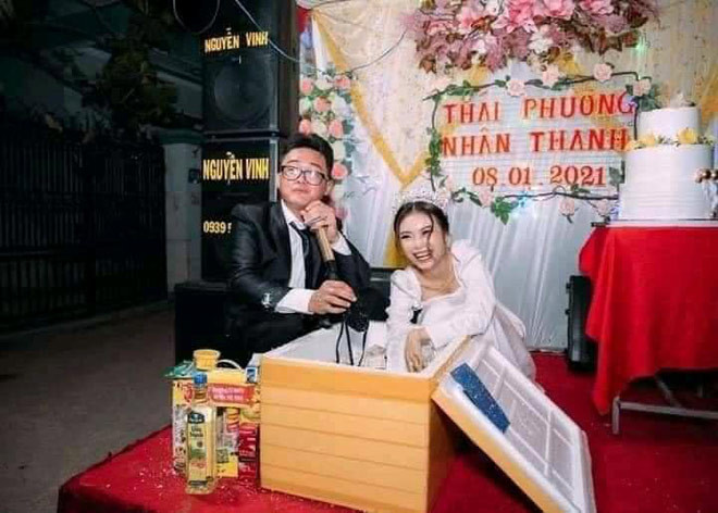 Co dau, chu re nga ngua khi nhin thay qua cuoi cua hoi ban than-Hinh-5