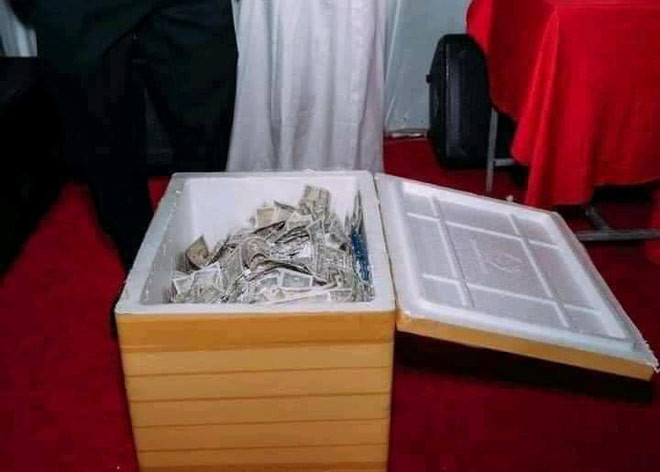 Co dau, chu re nga ngua khi nhin thay qua cuoi cua hoi ban than-Hinh-3