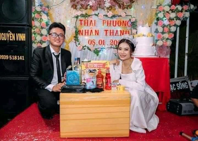 Co dau, chu re nga ngua khi nhin thay qua cuoi cua hoi ban than-Hinh-6