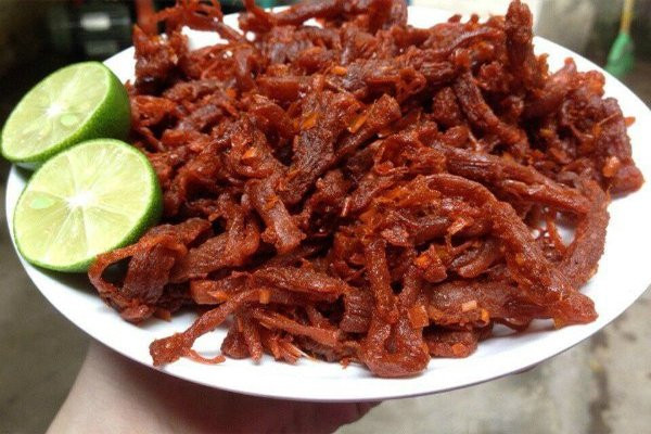 Can Tet, mach chi em meo phan biet thit bo kho that hay gia-Hinh-2