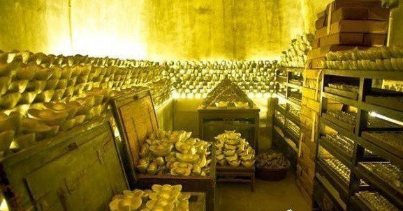 Tài sản gấp 15 lần ngân khố Đại Thanh của Hòa Thân có những gì? - Hình 3 Tai san gap 15 lan ngan kho Dai Thanh cua Hoa Than co nhung gi?-Hinh-3