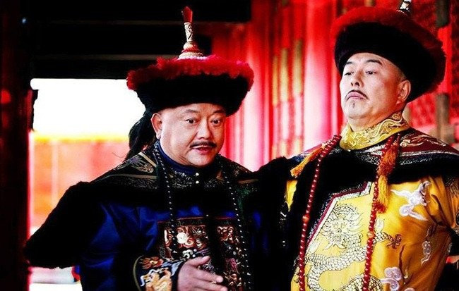 Tài sản gấp 15 lần ngân khố Đại Thanh của Hòa Thân có những gì? - Hình 2 Tai san gap 15 lan ngan kho Dai Thanh cua Hoa Than co nhung gi?-Hinh-2