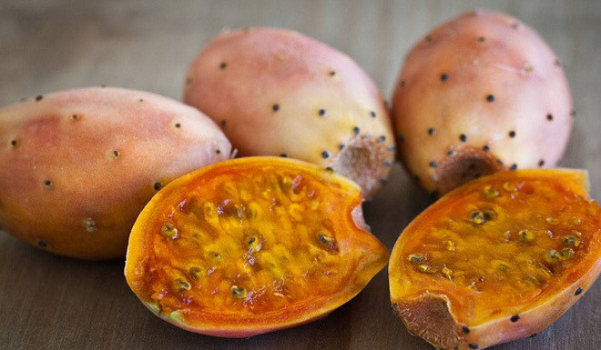 Qua xuong rong le gai bay ban trang trong tai sieu thi-Hinh-3