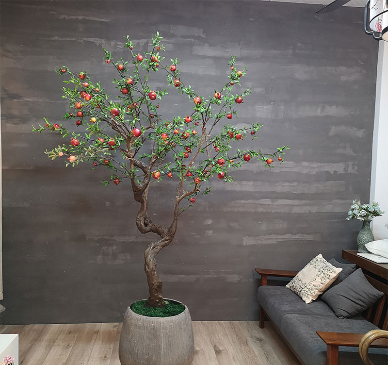 Lý do gì khiến chị em rần rần mua cây lựu giả về trưng Tết Ly do gi khien chi em ran ran mua cay luu gia ve trung Tet