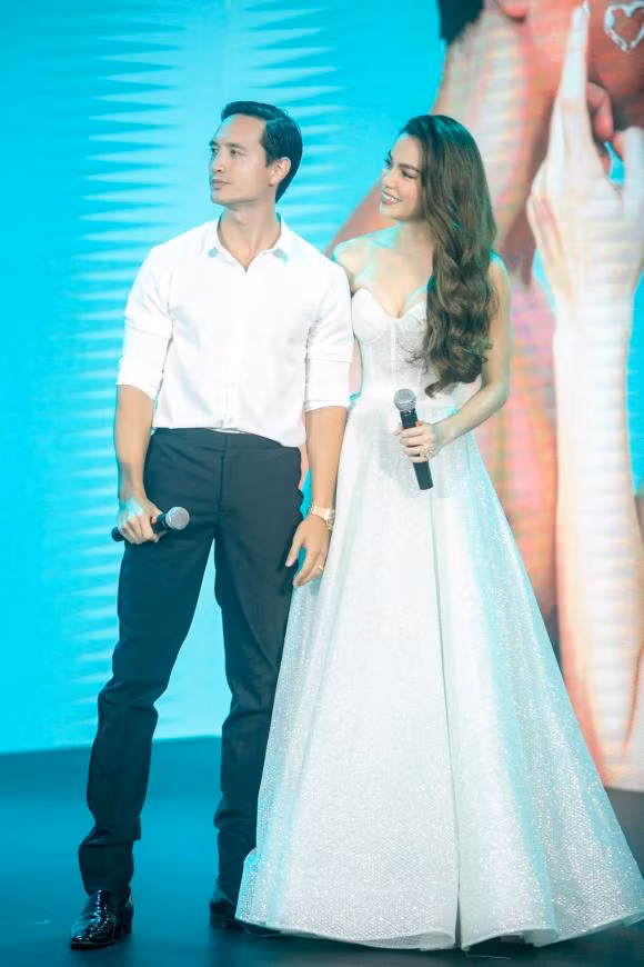 Ha Ho lam dan tinh xuyt xoa voi nhan sac me 3 con