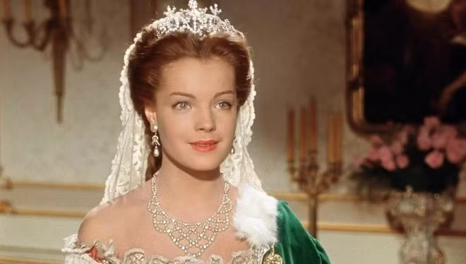 Nữ hoàng xinh đẹp nhất thế giới và chuyện làm đẹp ly kỳ - Hình 2 Nu hoang xinh dep nhat the gioi va chuyen lam dep ly ky-Hinh-2