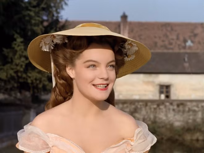 Nữ hoàng xinh đẹp nhất thế giới và chuyện làm đẹp ly kỳ - Hình 5 Nu hoang xinh dep nhat the gioi va chuyen lam dep ly ky-Hinh-5