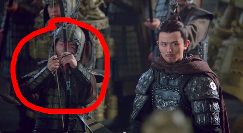 Một cảnh bắn cung kém chân thật của diễn viên phụ trong phim Thượng dương phú. Tác phẩm truyền hình đầu tiên của Chương Tử Di thất bại thảm hại cả về danh tiếng lẫn lượng người xem. Diễn xuất của đại hoa đán Trung Quốc cũng bị chê bai. Khán giả khó chịu khi cô đóng thiếu nữ lúc 38 tuổi.