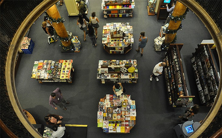 Công trình ấn tượng này ban đầu được thiết kế bởi 2 kiến trúc sư Pero và Torres Armengol, sau đó được Fernando Manzone làm thành rạp chiếu phim.