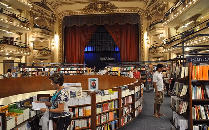 Bất kỳ một người mê sách nào cũng ước mong được đến với cửa hàng sách vô cùng tuyệt vời này.