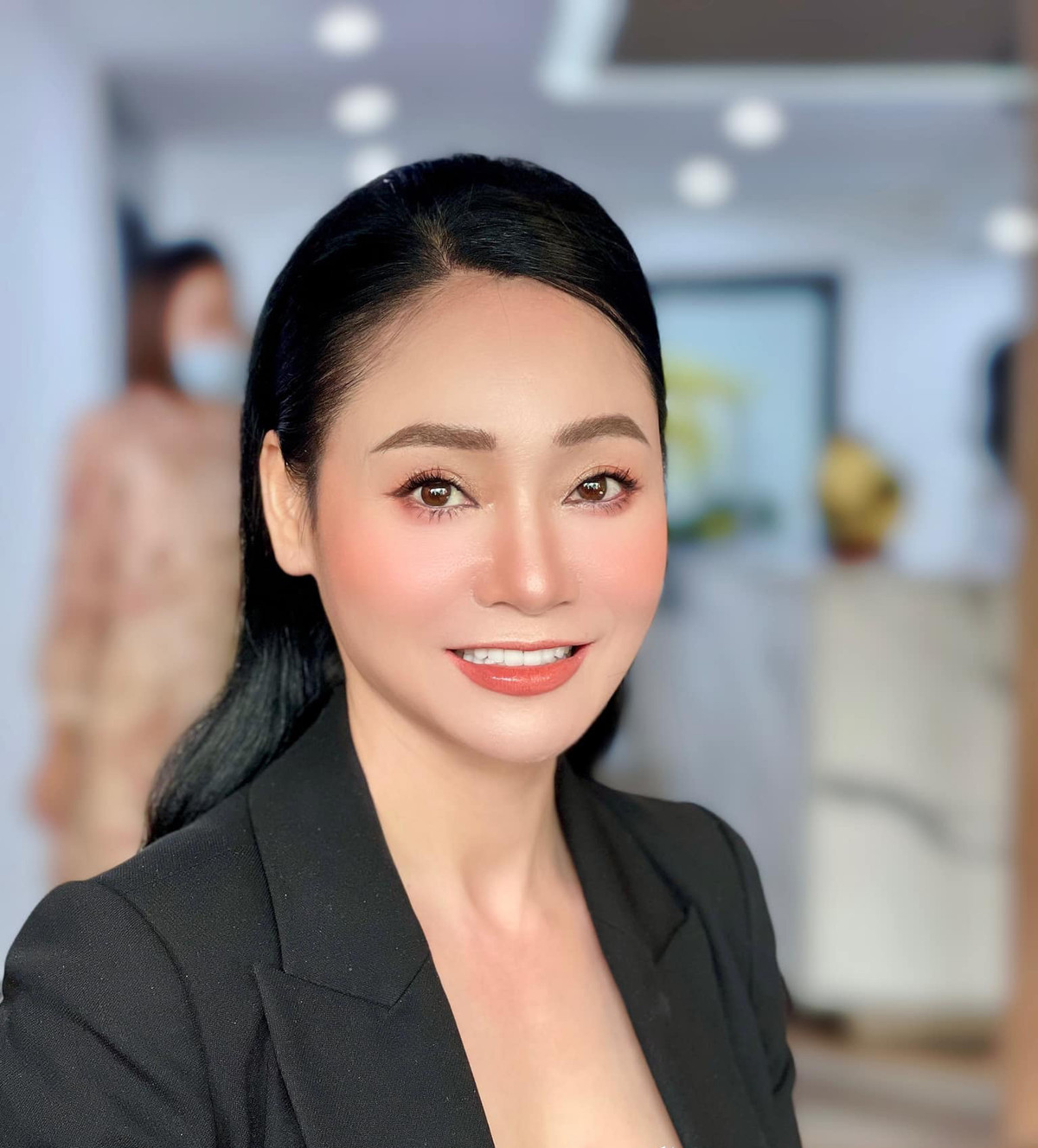 Quach Thu Phuong tre va sexy hon han ba Xuan 