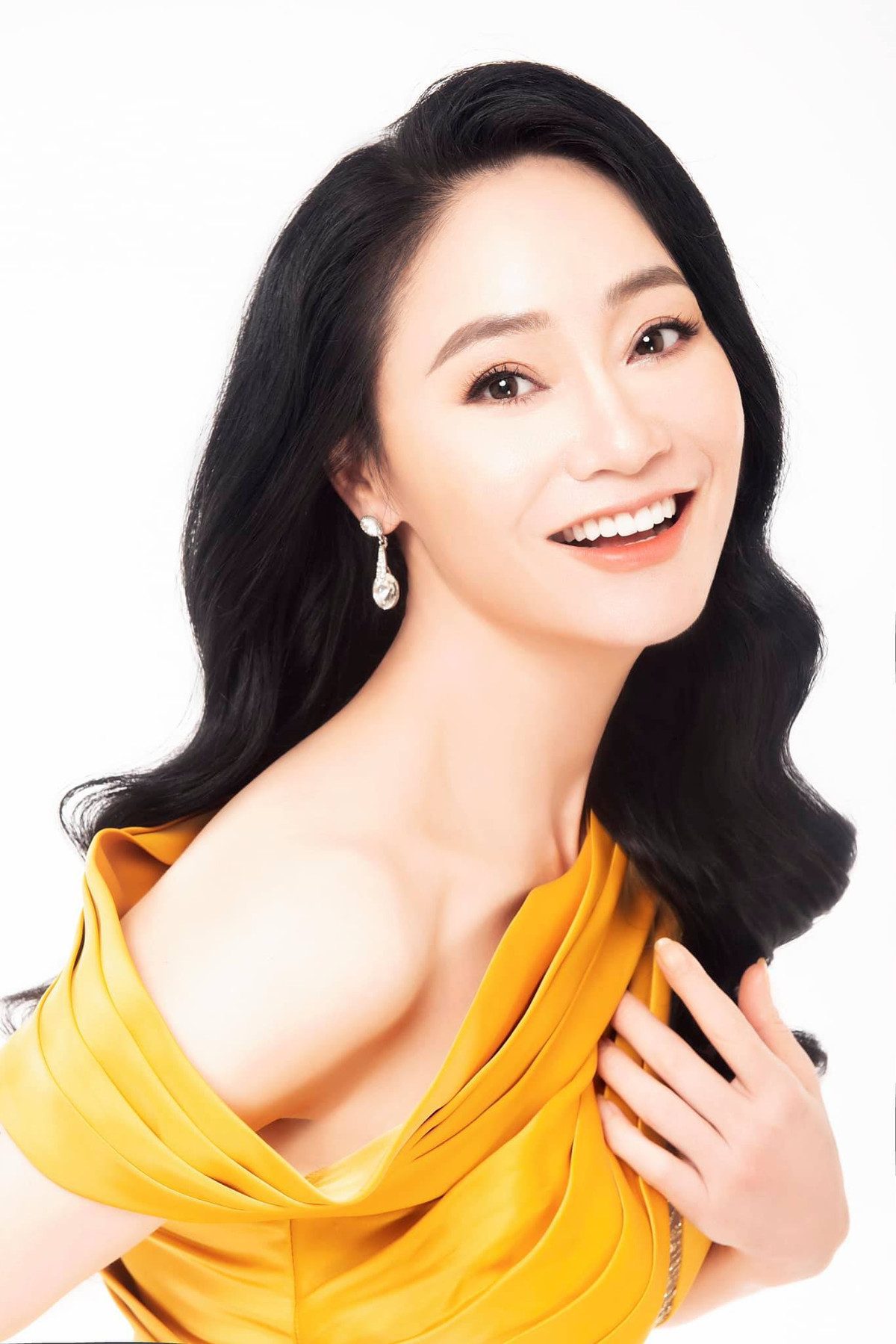 Quach Thu Phuong tre va sexy hon han ba Xuan 