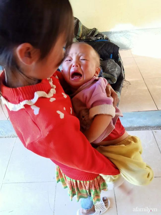 Be gai lop 4 o Lai Chau diu em den truong gay xuc dong