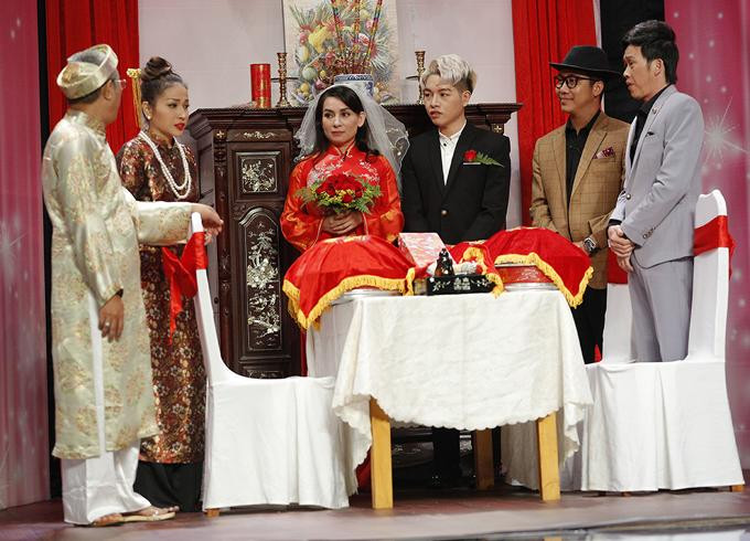 ghệ sĩ Trung Dân, diễn viên Khả Như là người thân bên nhà gái còn Hoàng Rapper và danh hài Hoài Linh đại diện họ nhà trai.