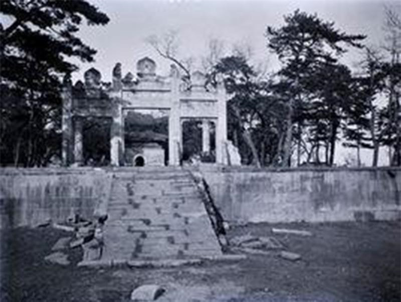 Tiểu Yến Tử được Càn Long nhận nuôi nhưng kết cục quá bi đát Tieu Yen Tu duoc Can Long nhan nuoi nhung ket cuc qua bi dat