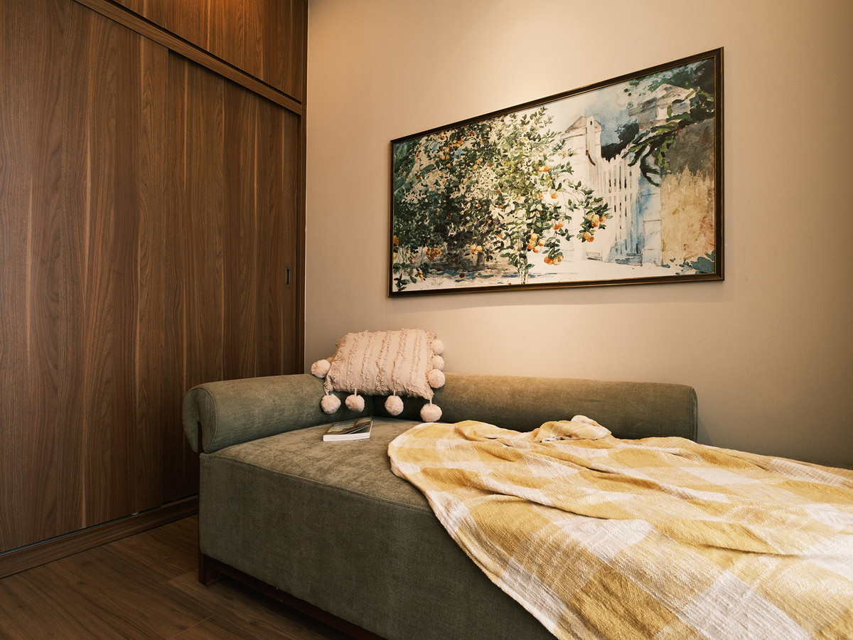 Gia chủ có thể sử dụng ghế sofa để nghỉ ngơi ngắn trong lúc làm việc.