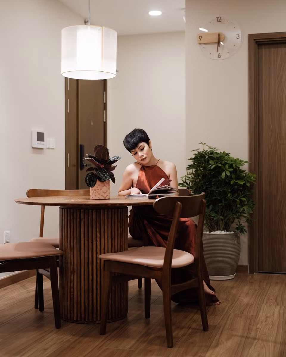 br/> Bàn ăn tròn đem lại cảm giác quây quần, sum họp.