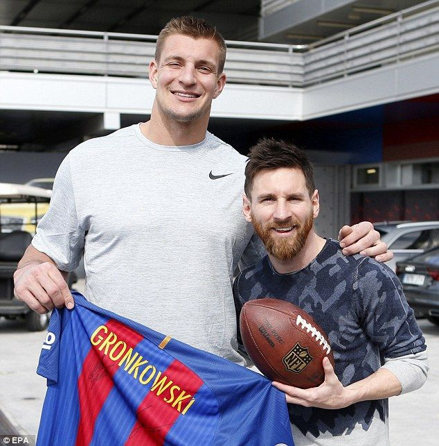 Thi thoảng, anh sẽ mặc một chiếc quần jeans yêu thích trong "7 ngày liên tiếp". Hơn nữa, Gronkowski nói: "Chắc chắn rằng tôi sẽ giặt chúng vào máy giặt, có thể là trong ngày thứ 3 sau khi mặc."