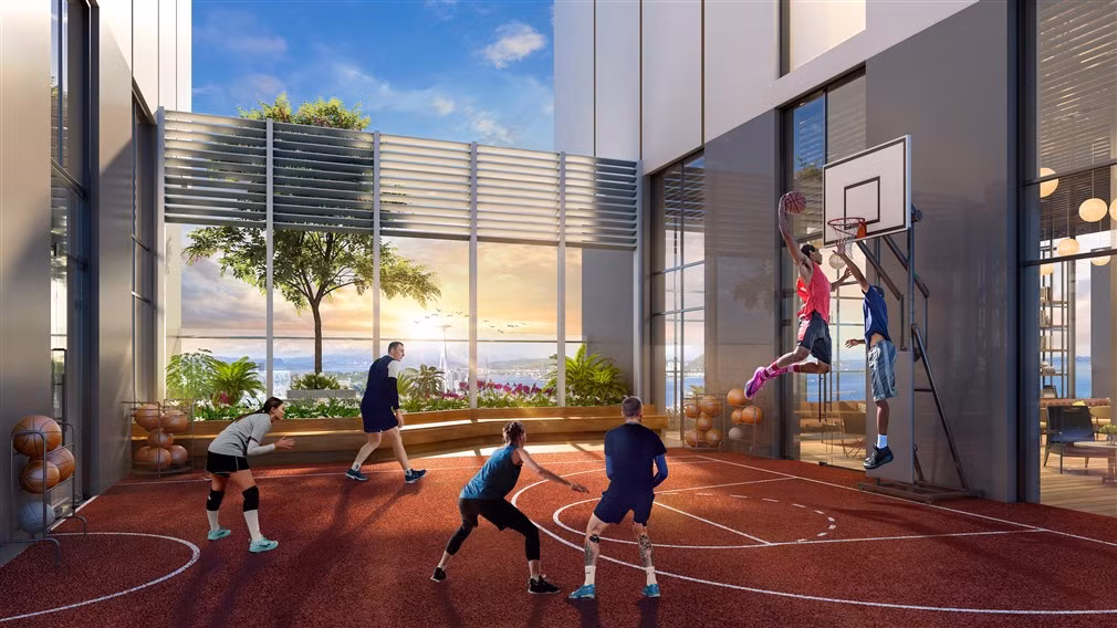 Bên cạnh ban công, các sân tập thể thao trong nhà, quán bar, nhà hàng, câu lạc bộ du thuyền… được thiết kế mở với những bức tường kính tràn trần, xóa nhòa khoảng cách giữa bên trong với bên ngoài. Dù đang tham gia hoạt động thể dục thể thao hay giải trí, cư dân vẫn có thể phóng tầm mắt thưởng thức vẻ đẹp của vịnh kỳ quan.