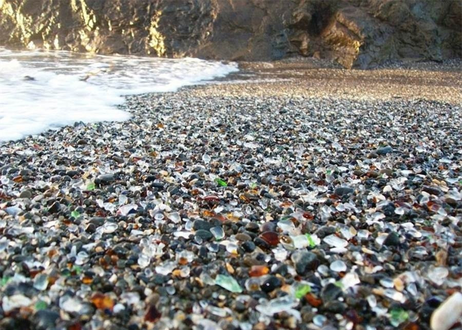 Chiêm ngưỡng "bãi biển pha lê" tuyệt đẹp ở Mỹ ảnh 7