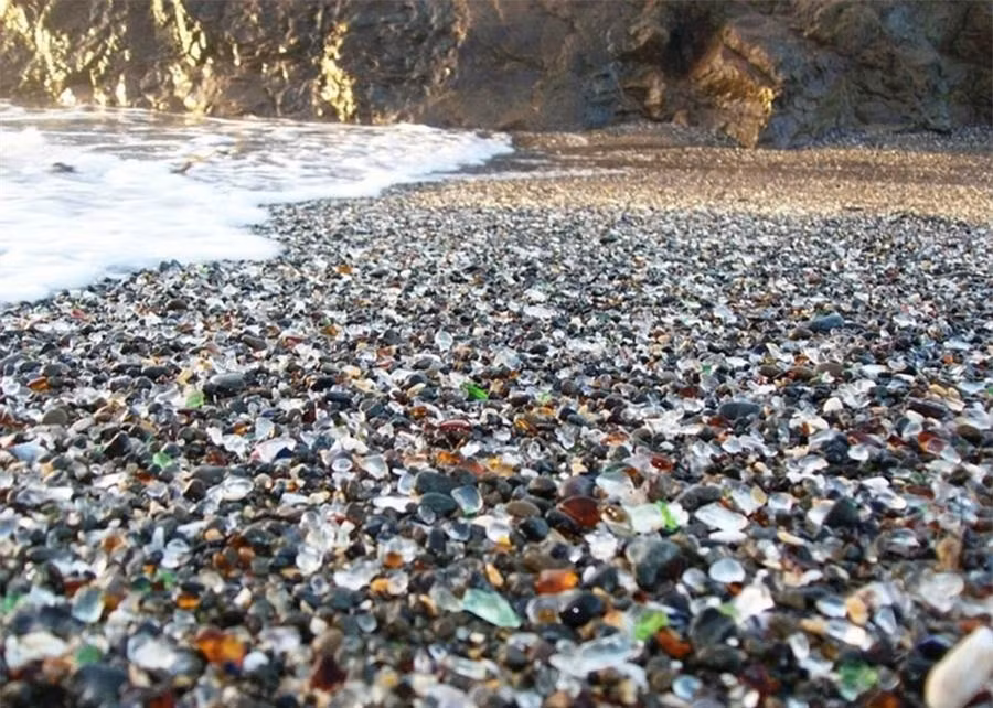 Chiêm ngưỡng "bãi biển pha lê" tuyệt đẹp ở Mỹ ảnh 7